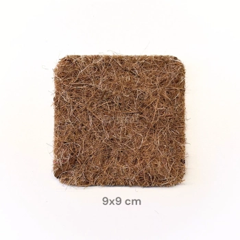 Kokosmatte auf das Maß 9×9 cm zugeschnitten.