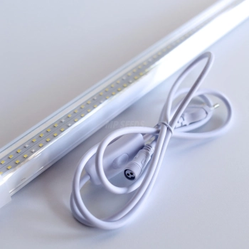 vollspektrum-wachstumslampe-mit-kabel.webp